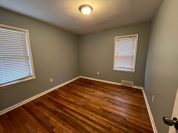 5th image of 21549 Pembroke Ave