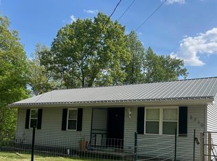 3710 Oakview Dr, Huntington, WV 25701
