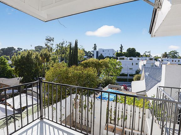 4th image of 2212 1/4 Glendale Blvd