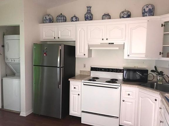 5th image of 804 Sky Pine Way APT F