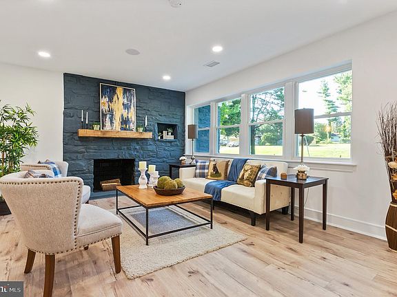 2nd image of 2213 Windsor Cir