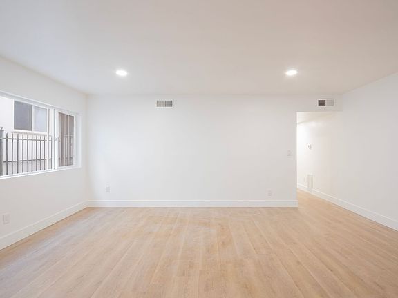 3rd image of 1626 N Fuller Ave APT 104