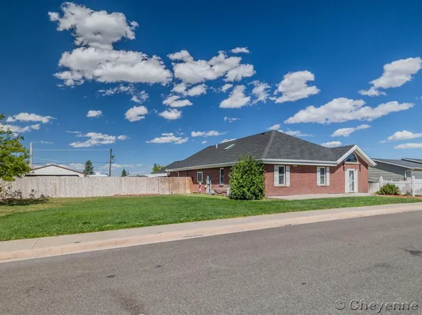 415 E 4th St, Pine Bluffs, WY 82082