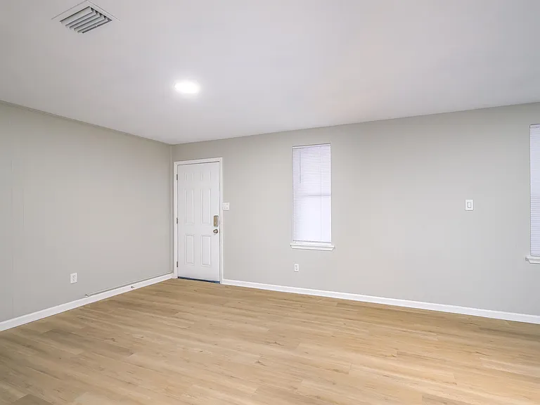 1533 S Bronough St — Photo 7