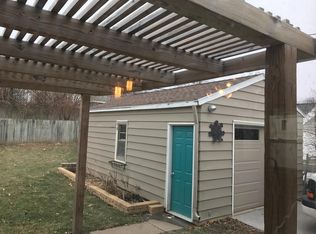 1720 Miami Dr NE, Cedar Rapids, IA 52402