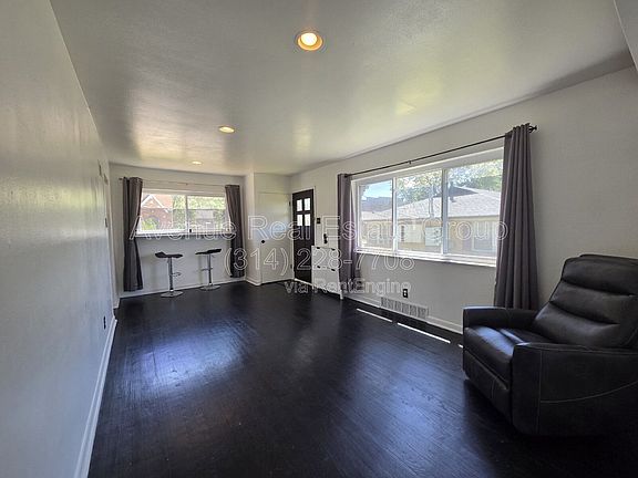 3rd image of 1115 Backer St