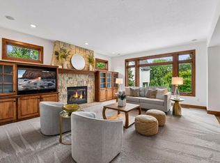 10053 Trails End Rd, Chanhassen, MN 55317