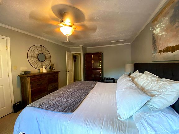2nd image of 4021 Heather Ct