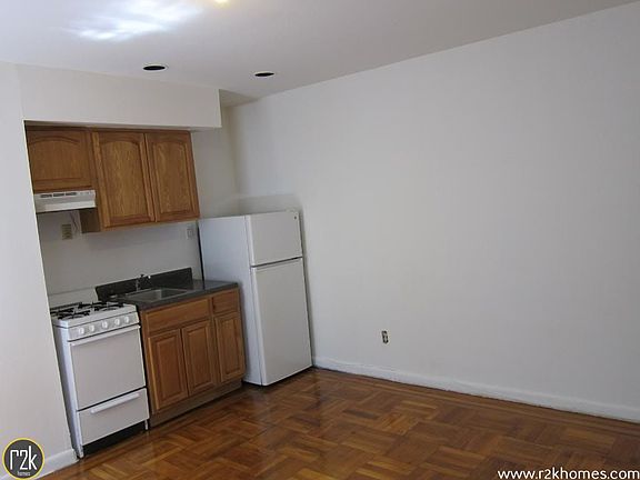 3rd image of 3923 58th St #C5