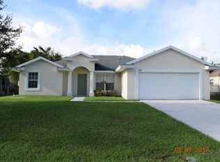 313 SE Crosspoint Dr, Port Saint Lucie, FL 34983