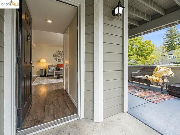 3rd image of 460 Canyon Oaks Dr APT A