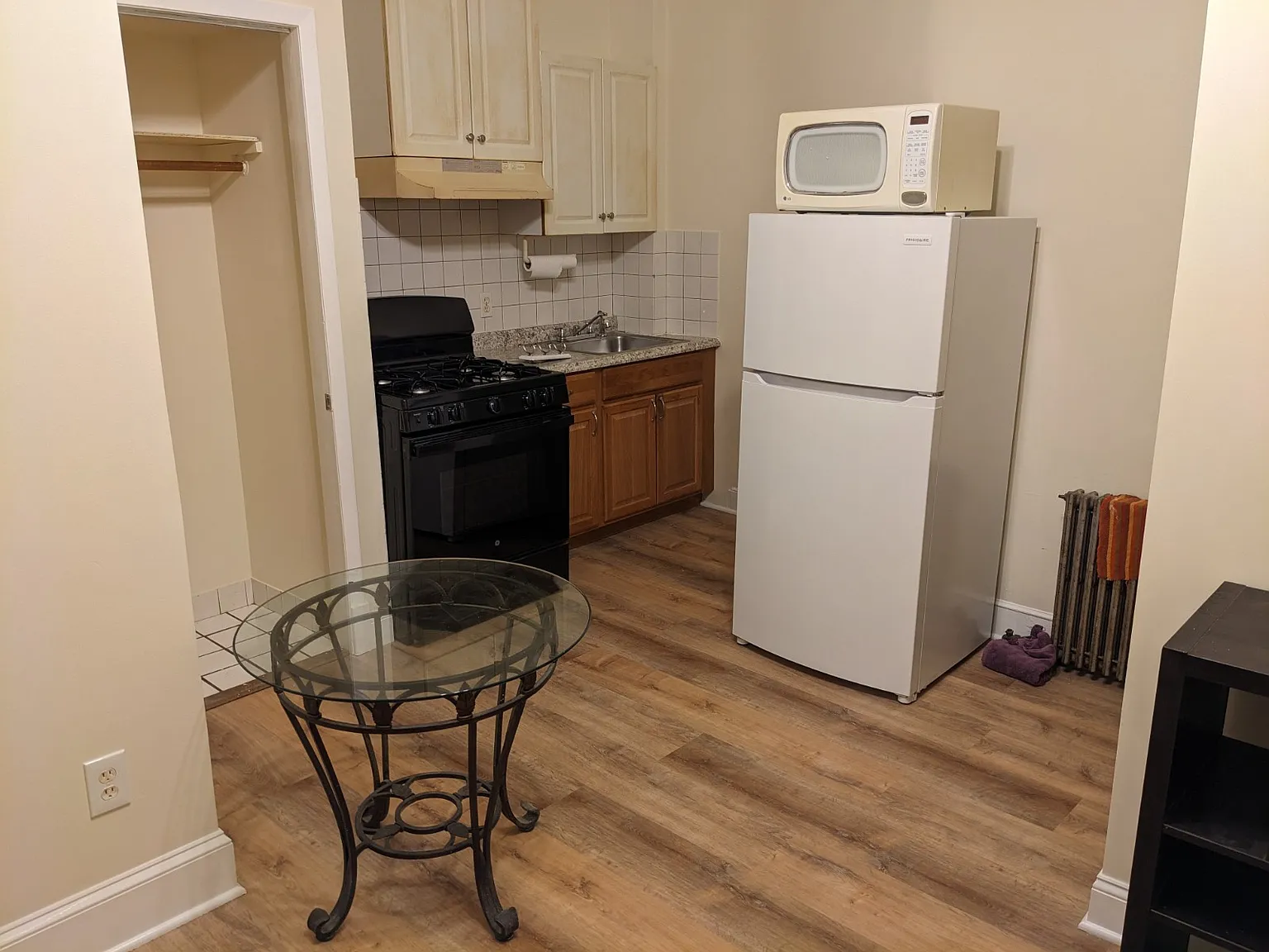 Studio, 400 sqft, $1,500 — Photo 2