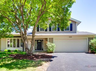 1030 Lilac Ct, Libertyville, IL 60048