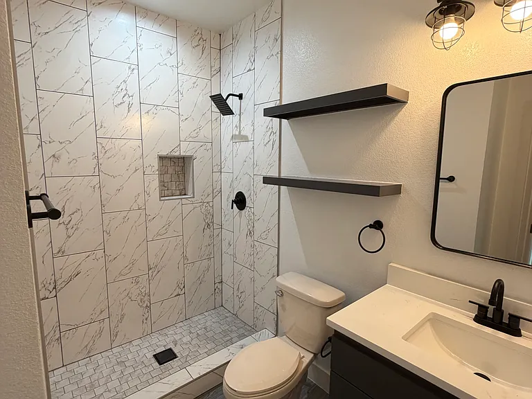 214 S Avenue I #214 — Photo 5