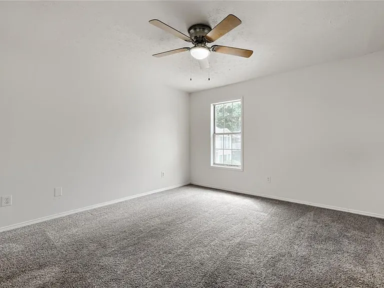 905 Augusta Dr — Photo 14