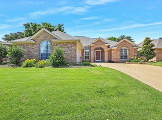 7832 Old Hickory Dr, North Richland Hills, TX 76182