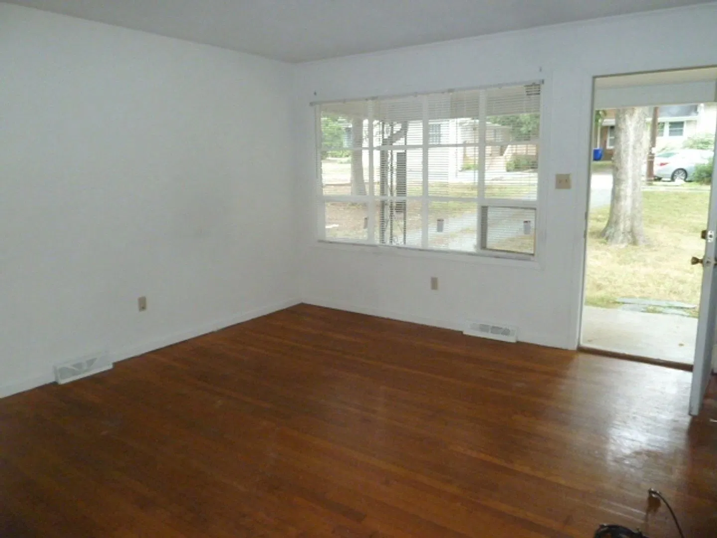 Walk to Campus next school year from this great 4br rental on the northside! — Photo 3