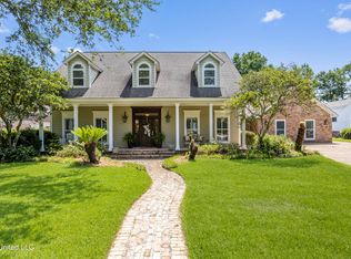 28 Old Oak Ln, Gulfport, MS 39503