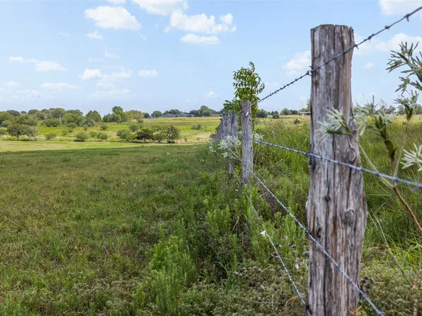 555 Knape Rd, La Grange, TX 78945