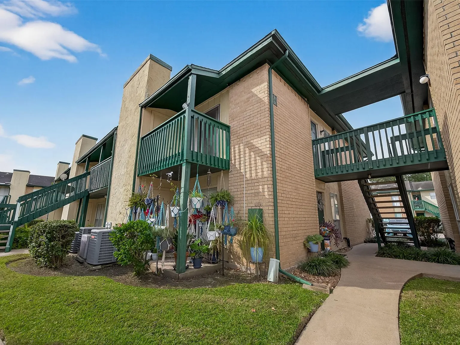 1 bed, 1.0 bath, 684 sqft, $875 — Photo 3