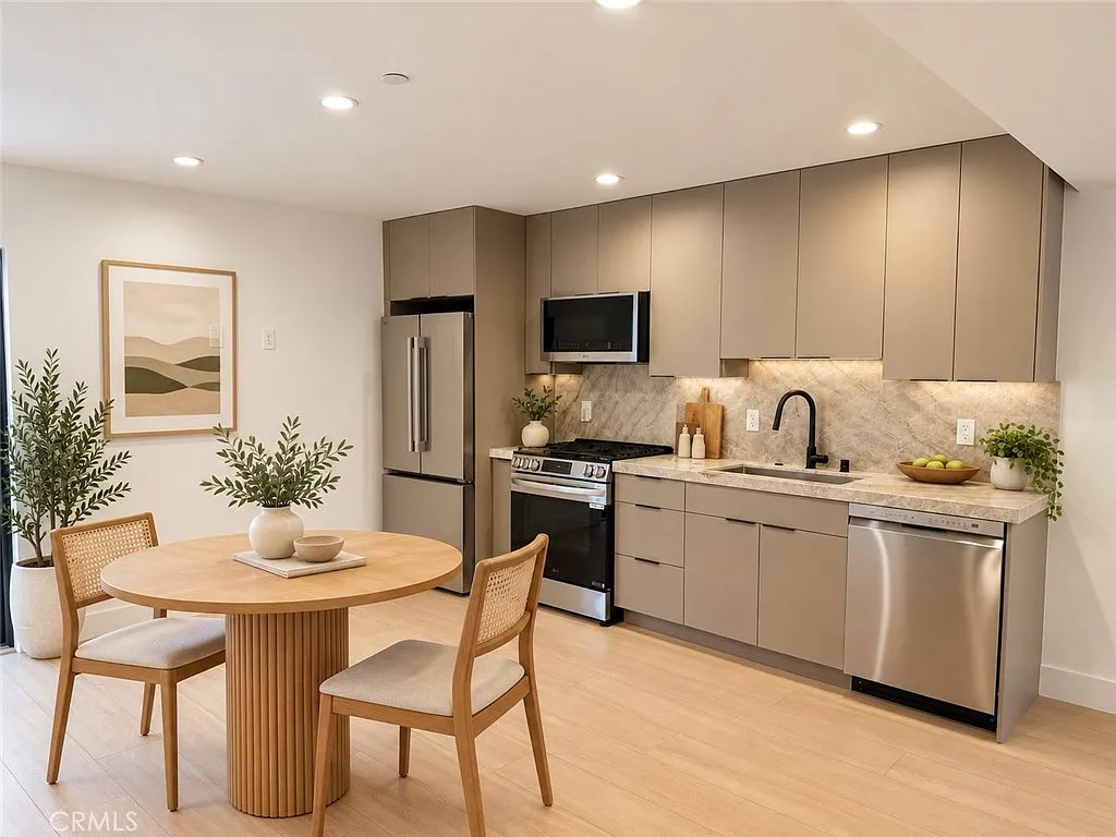 1 bed, 560 sqft, $2,995 — Photo 1