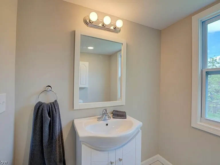 357 Erie Rd — Photo 23