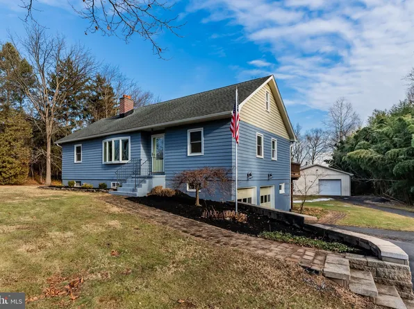17 Circle Dr, Carlisle, PA 17015