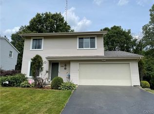 104 Beacon Hills Dr N, Penfield, NY 14526