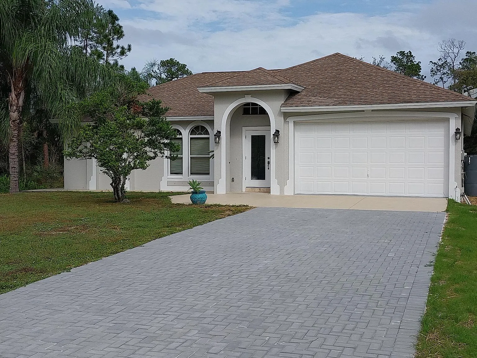 5 bed, 3000 sqft, $3,600 — Photo 1