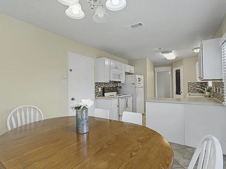 8101 Flowertree Dr — Photo 16