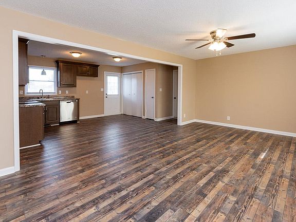 5th image of 709 Shelton Cir