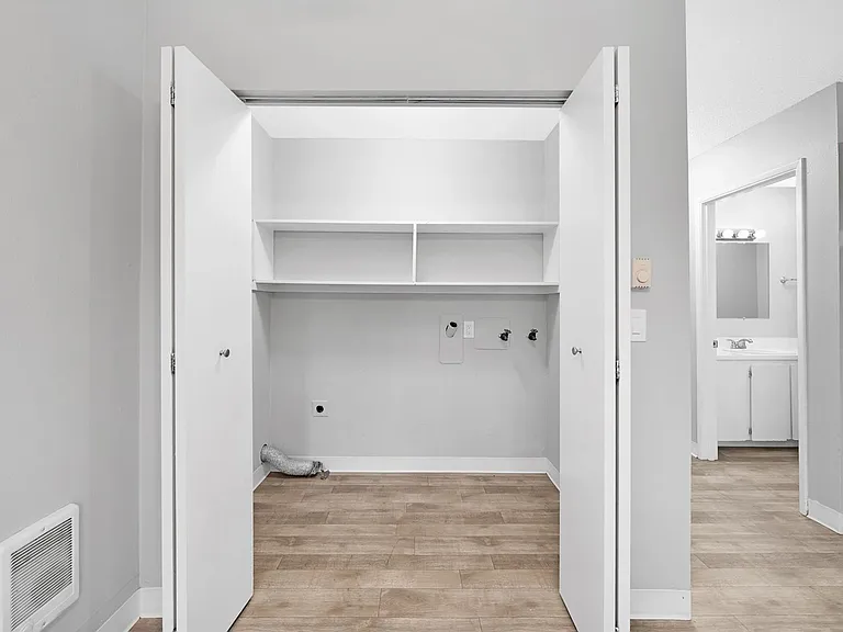 Wetherburne Square Townhomes — Photo 18