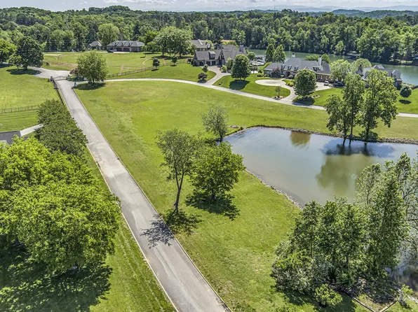 245 Viking Way, Lenoir City, TN 37772
