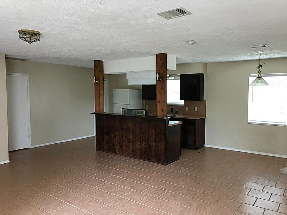 1st image of 6711 Grace Ln