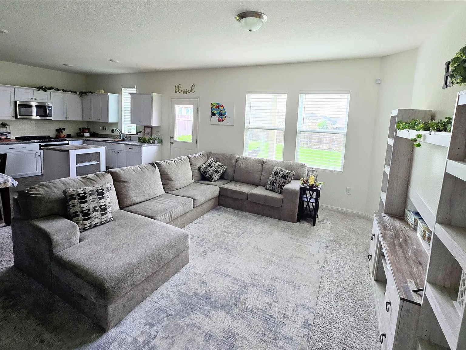 3 bed, 2.5 bath, 1645 sqft, $1,950 — Photo 3