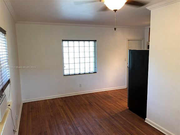 3rd image of 115 NE 14th Ave APT 4