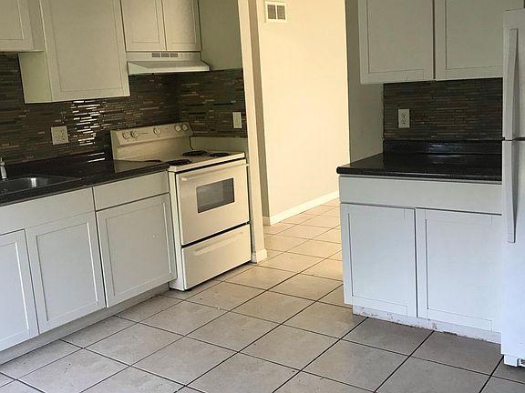 3rd image of 1233 Bellune Dr