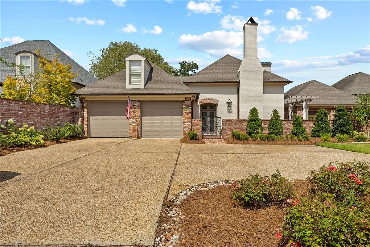3 bed, 2.5 bath, 3383 sqft, $5,000 — Photo 1