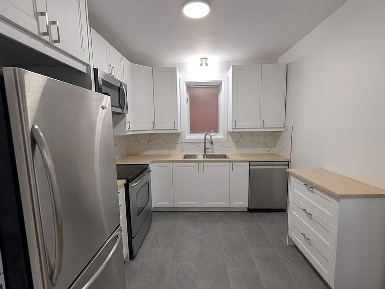 324 Laurier Ave E #MAIN — Photo 2