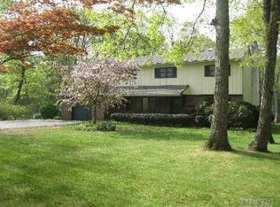 154 Clay Pitts Rd, Greenlawn, NY 11740