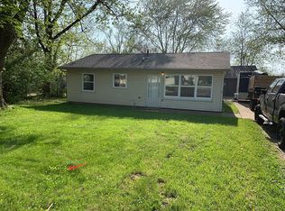 117 Park Ave, Creve Coeur, IL 61610