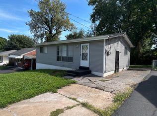 180 Reasor Dr, Saint Louis, MO 63135