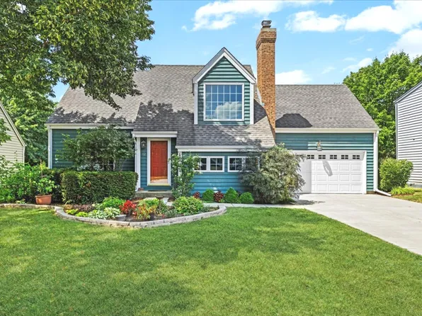 12 Sextant Dr, Grayslake, IL 60030