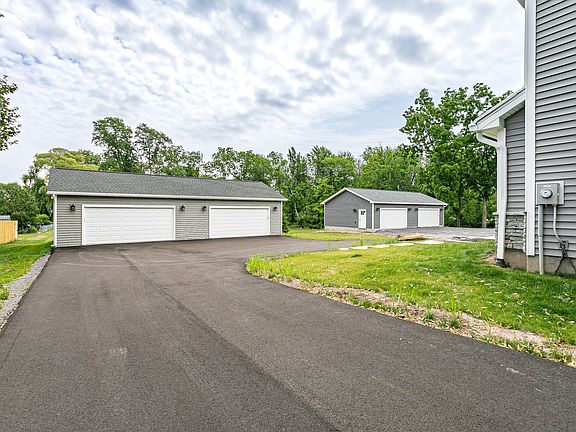 5th image of 16 Cottage St
