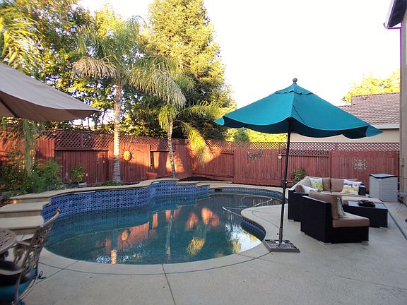 4th image of 233 Wildflower Dr