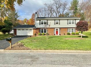 6580 Forest View Rd, Roanoke, VA 24018