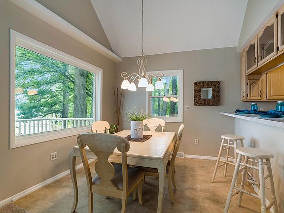 3rd image of 11743 Orchard Park Dr NE