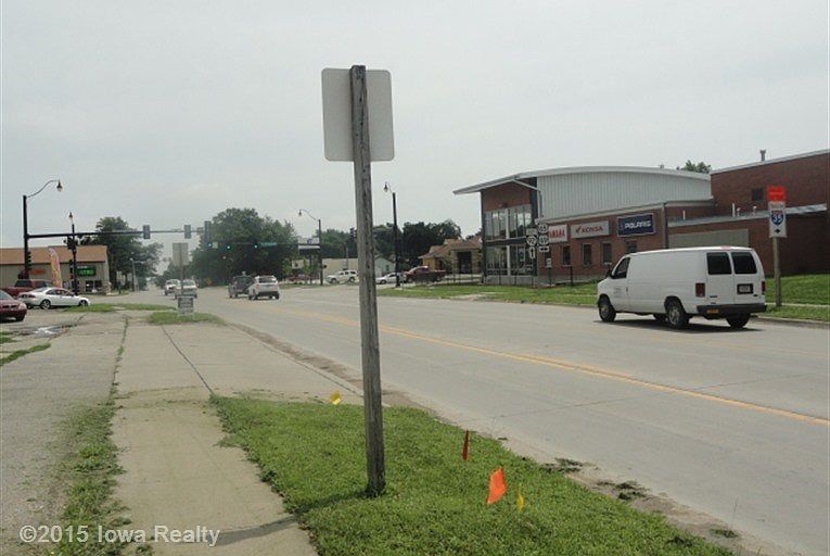 2nd image of 200 E 2nd Ave