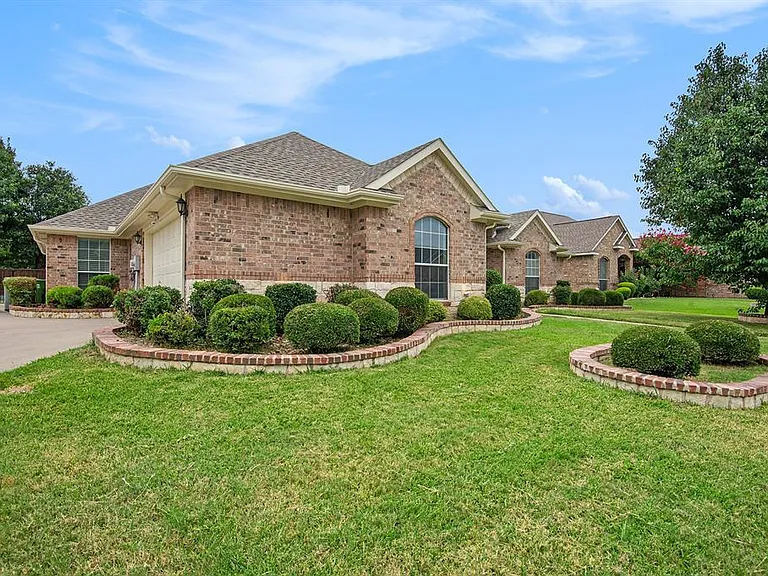 6925 Katherine Ct — Photo 3