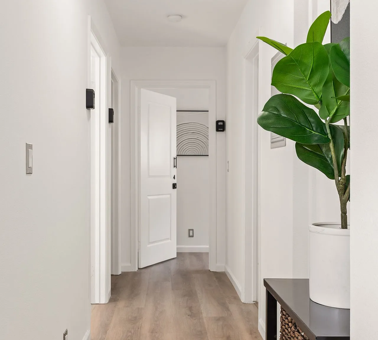 A 4 bedroom, 3 bathroom apartment with a dining room & a fully functional kitchen at 10791 Ohio A... — Photo 4